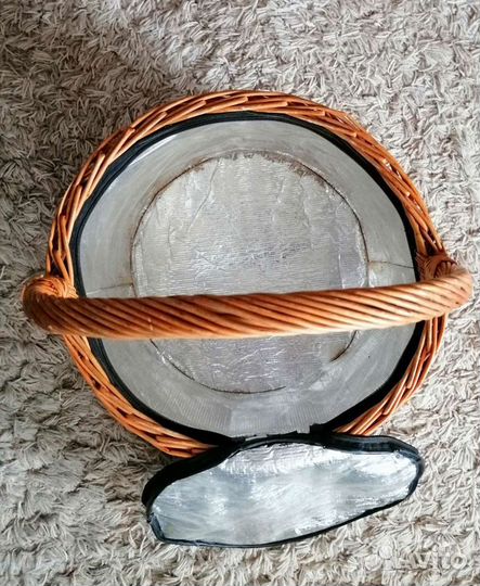 Корзина плетёная - холодильник для пикника