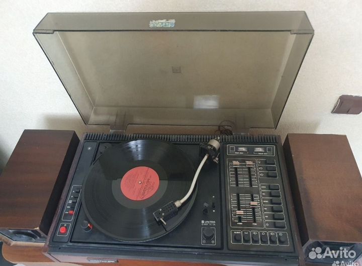 Проигрыватель арктур 004 + 300 пластинок + колонка