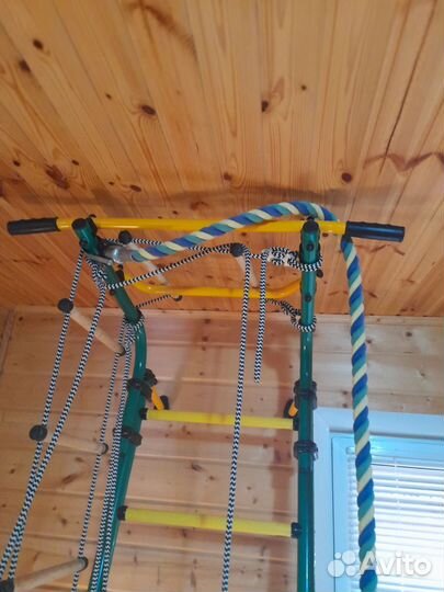 Шведская стенка с турником и брусьями