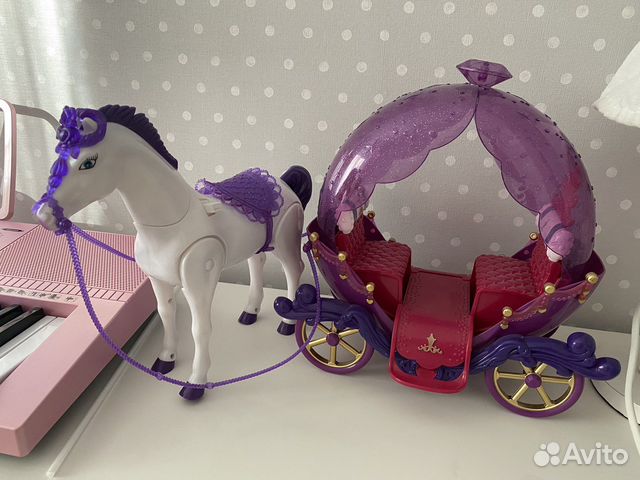 Карета с лошадью