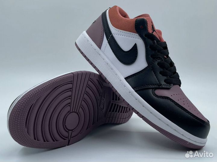 Кроссовки женские