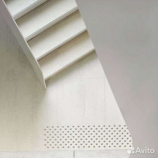 Лестница из искусственного камня акрил и кварц