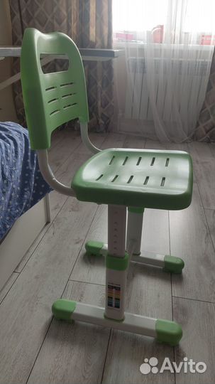 Комплект fundesk растущая детская парта и стул