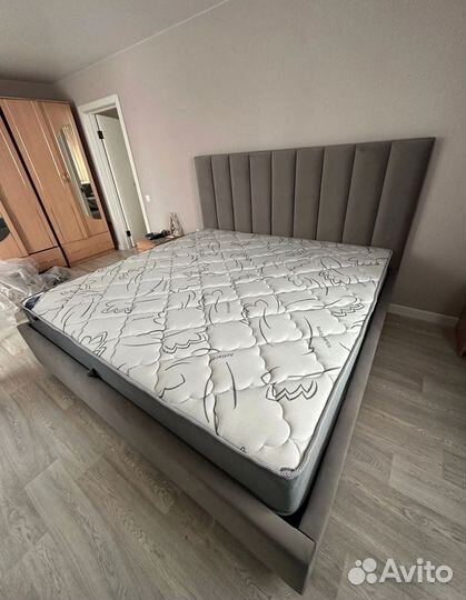 Кровать с мягким изголовьем