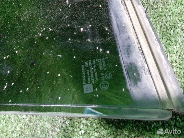 Стекло двери задней левой (форточка) Opel Astra