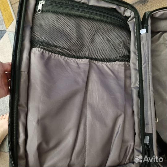 Чемодан полностью рабочий (внешний дефект)