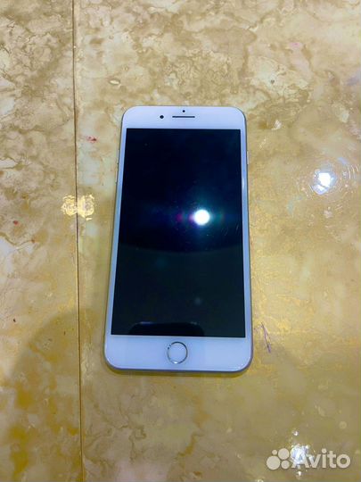 Телефон iPhone 8 plus 64 gd