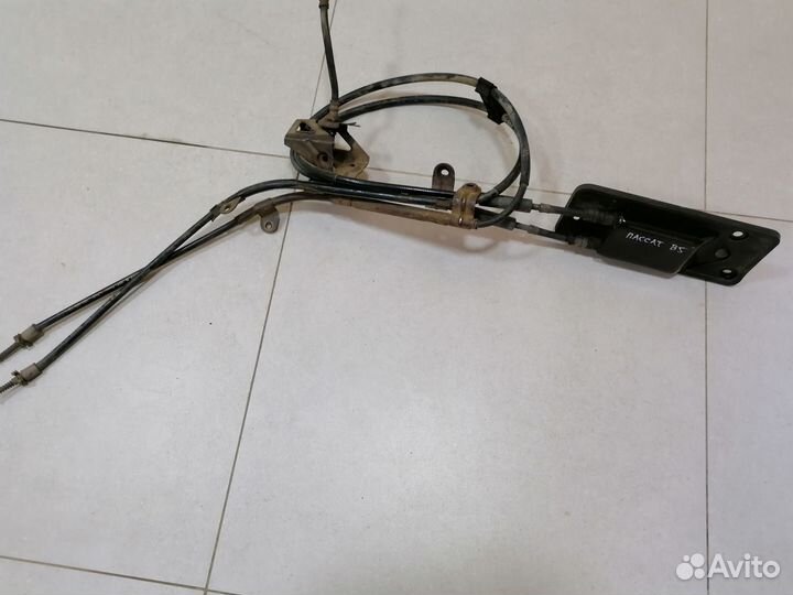 Трос стояночн.тормоза с кроншт. VW Passat B5 1999