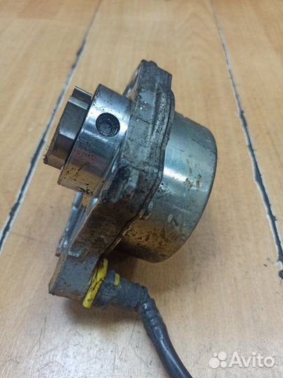 Вакуумный насос тормозной системы Opel Insignia