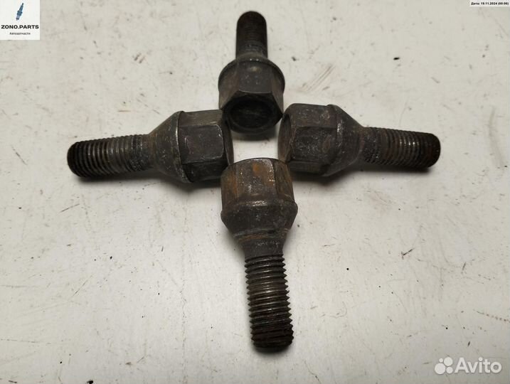 Болт колесный (гайка колесная) 8200030701 на Renault Scenic II (2003-2009)