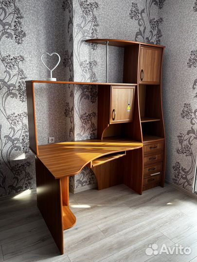 Компьютерный стол