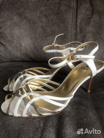 Босоножки кожаные новые женские 39