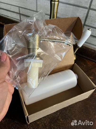 Дозатор для жидкого мыла золотой