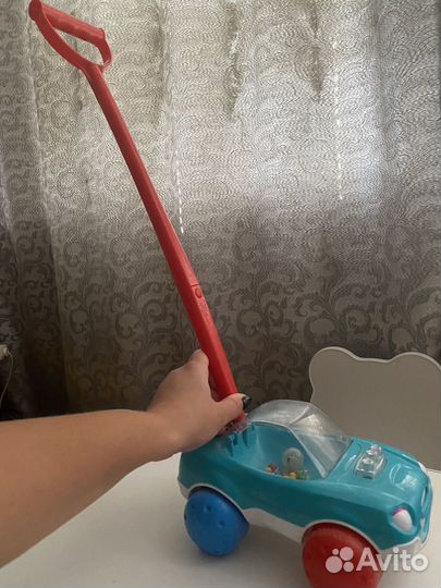 Детская машинка каталка с ручкой