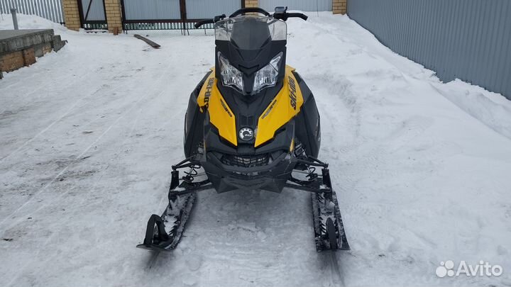 Снегоход BRP SKI-DOO Summit XM 146 800 etec