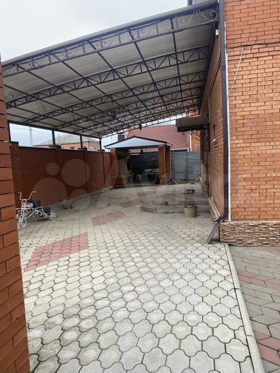 Дом 185 м² на участке 6 сот.