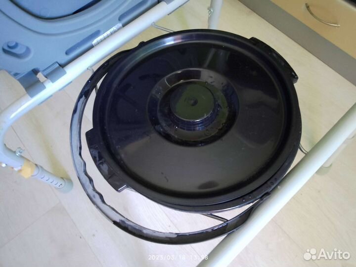 Кресло инвалидное с санитарным оснащением