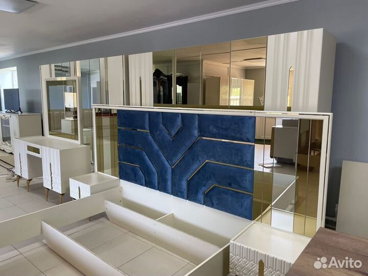 Спальный гарнитур