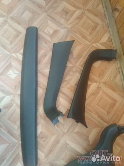 Спойлер и обшивка крышки багажника на Митсубиси