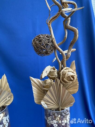 Композиция из искусственных цветов