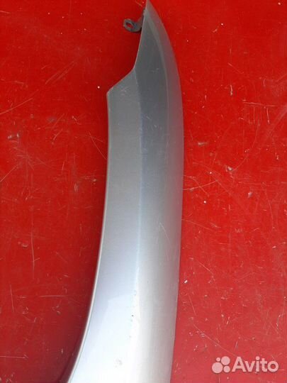 Молдинг на крыло передний левый Toyota Land