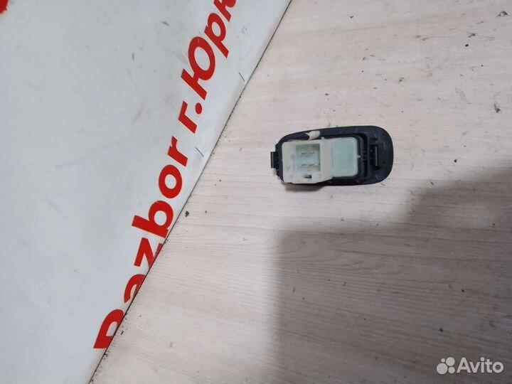 Кнопка стеклоподъемника Ford Maverick