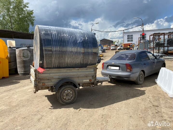 Пластиковая емкость