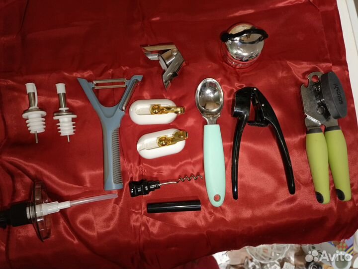 Чеснокодавка, открывалка, таймер и тд