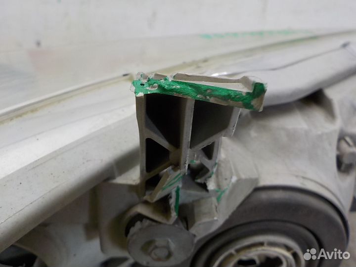 Б/У Б/У Фара левая 8117048A30 toyota