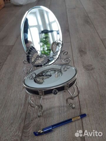Миниатюрное зеркало-шкатулка для украшений