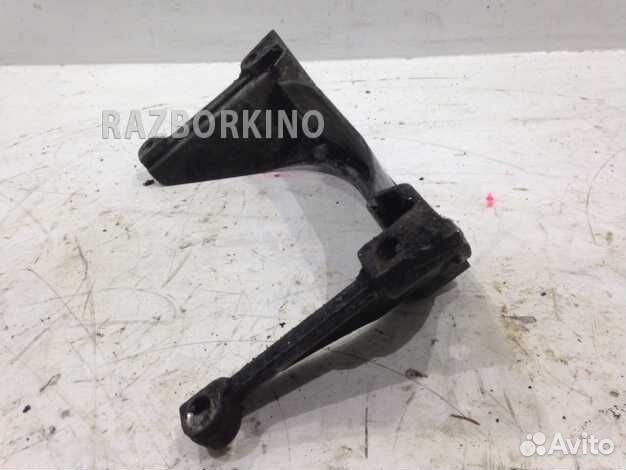 Кронштейн двигателя