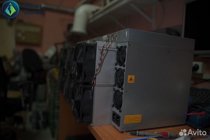 Майнер Antminer S21 195T