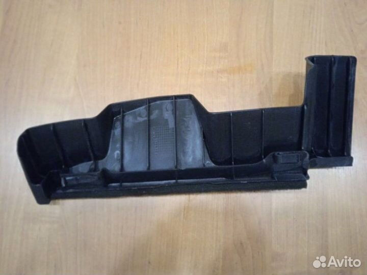 Дефлектор радиатора передний правый Kia Soul AM