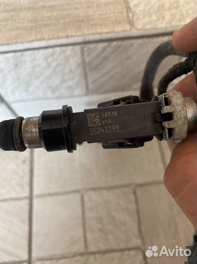 Топливная рампа с форсунками Opel