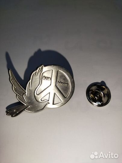 Пацифизм,голубь мира, значок