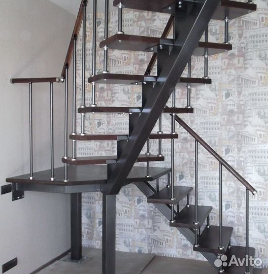 Сварной Каркас Лестницы на Монокосоуре на Второй Э