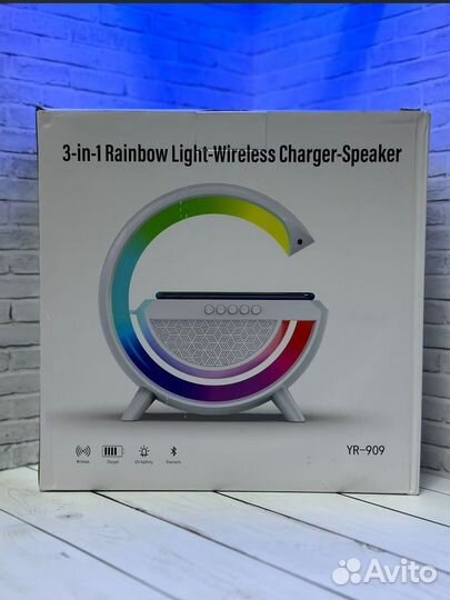 Ночник с беспроводной зарядкой и колонкой