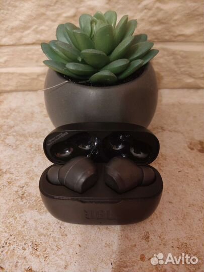 Беспроводные наушники JBL wave 200