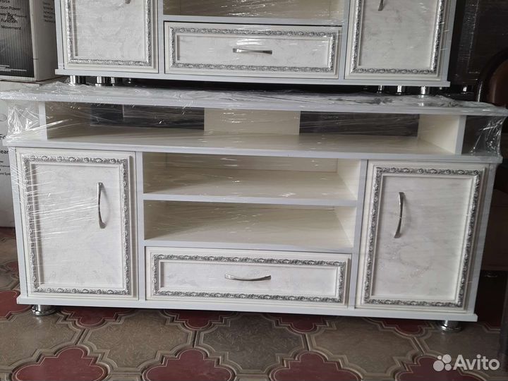 Тумбы под телевизор 125см