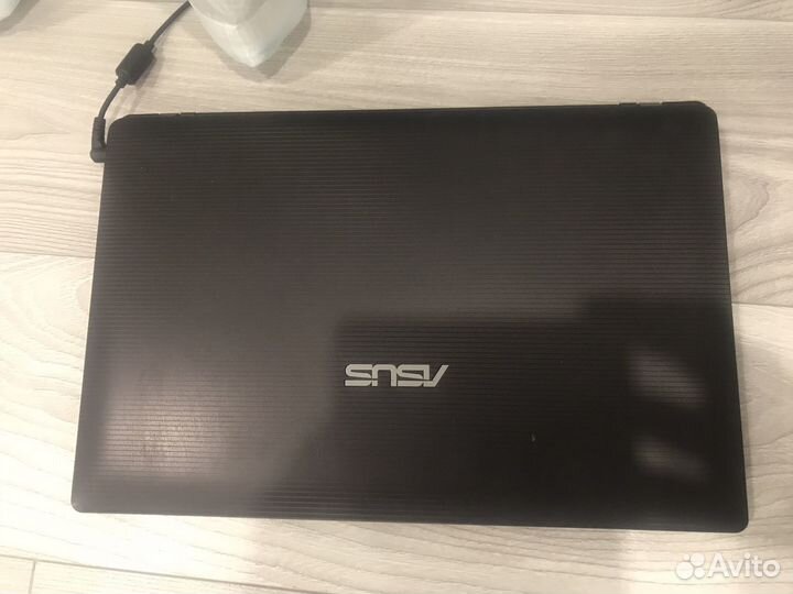 Ноутбук asus в хорошем состоянии