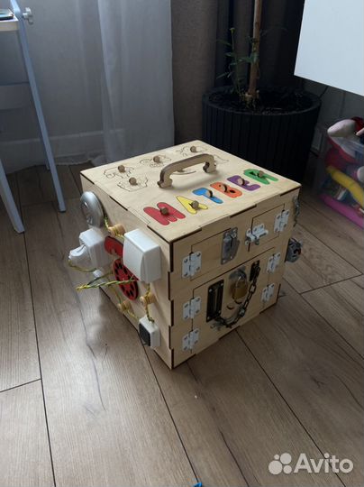 Бизиборд домик