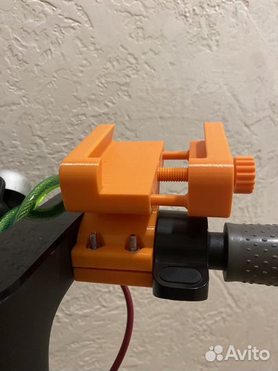 Держак для телефона на самокат