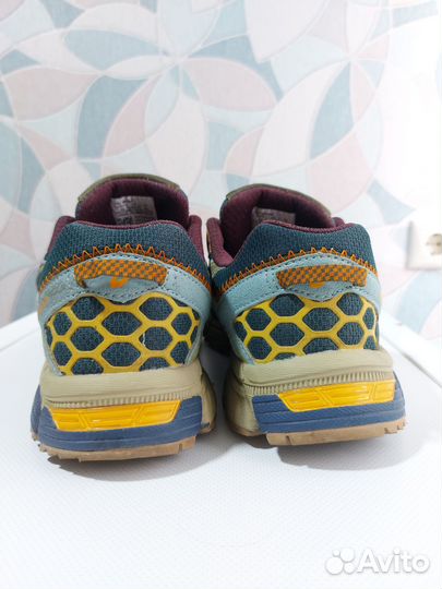 Кроссовки женские