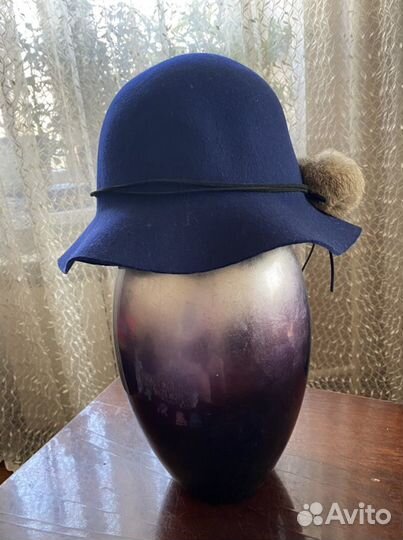 Модная новая синяя шляпка, фетр