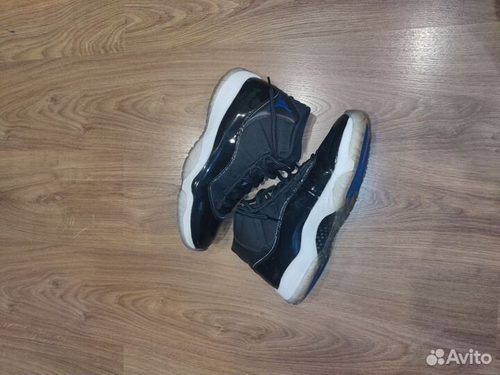 Jordan 11 Space jam