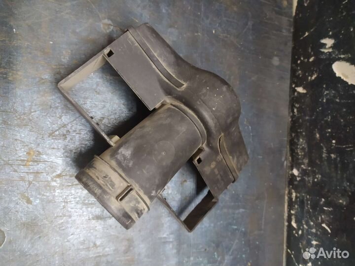 Воздухозаборник Volkswagen Golf V