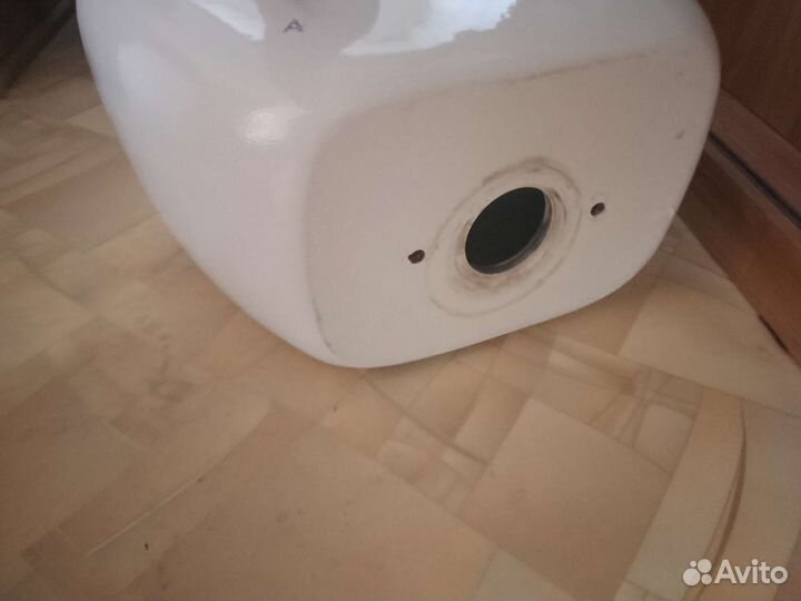 Бачок для воды на унитаз с крышкой
