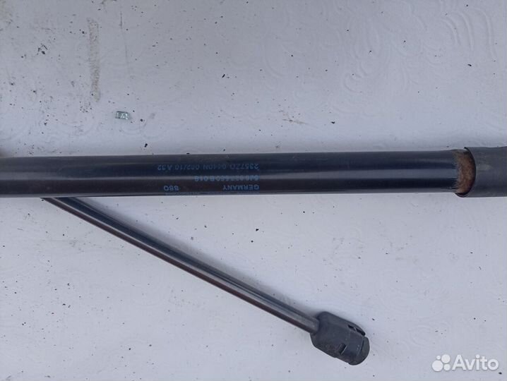 Амортизатор двери багажника Skoda Fabia 2