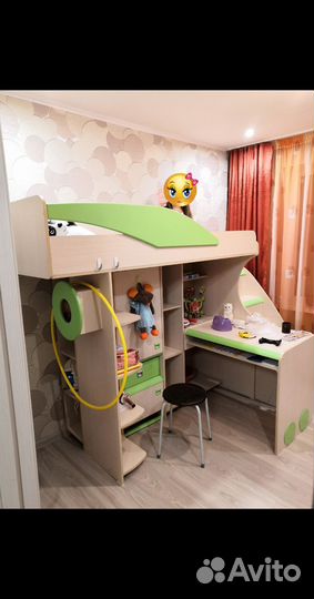 Кровать чердак со столом и шкафом бу