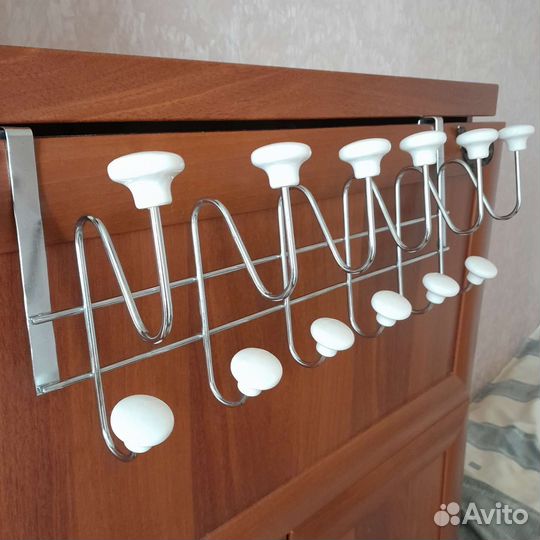 Вешалка с крючками на дверь